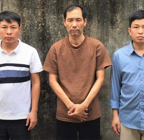 Hồ Văn Tam (giữa) cùng Duy và Thắng. Ảnh: Công an Nghệ An