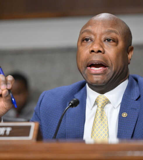 Thượng nghị sĩ Cộng hòa Tim Scott tại quốc hội Mỹ ngày 16/5. Ảnh: AFP