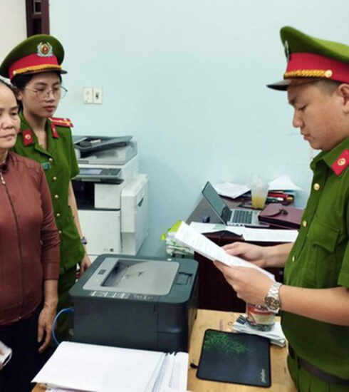 Nghi phạm Bình tại cơ quan công an. Ảnh: Ngọc Trường