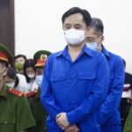 Bị cáo Đô Thành Nhân nghe tuyên án, chiều 12/5. Ảnh: Danh Lam