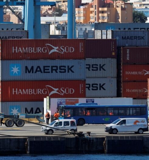 Container của Maersk ở Algeciras, Tây Ban Nha, ngày 19/1. Ảnh: Reuters