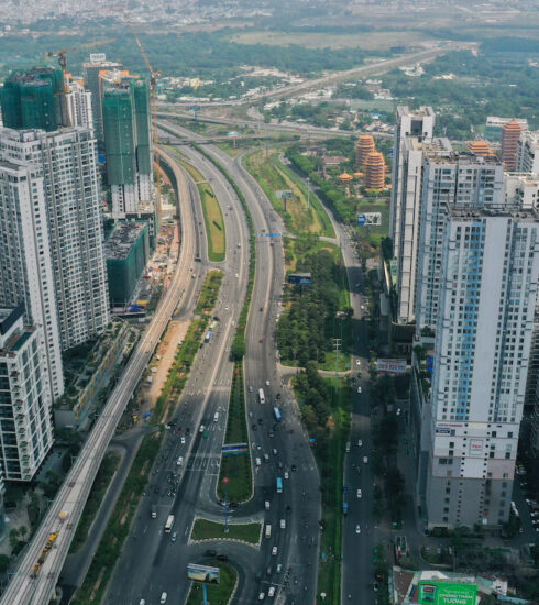 Bất động sản, chung cư dọc xa lộ Hà Nội (TP HCM), tháng 2/2023. Ảnh: Quỳnh Trần