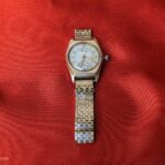 Chiếc đồng hồ Chủ tịch Hồ Chí Minh tặng nữ dân quân Nguyễn Thị Triển. Ảnh: Sơn Hà