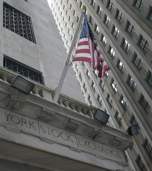 Mặt tiền Sở chứng khoán New York. Ảnh: AP