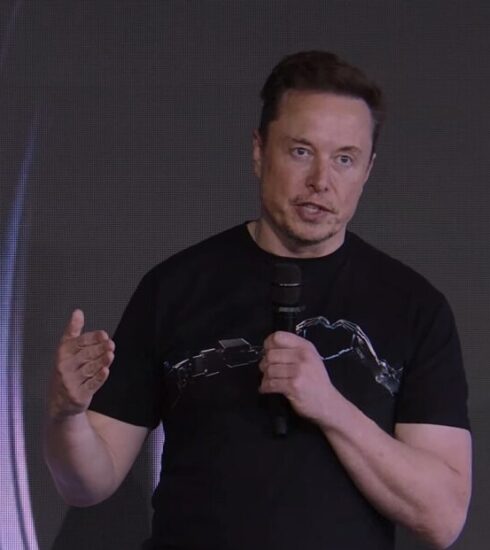 Elon Musk tại cuộc họp hôm 16/5. Ảnh: Tesla