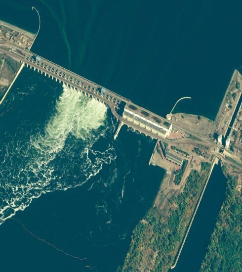 Hình ảnh vệ tinh đập Nova Kakhovka trên sông Dnieper, gần thành phố Nova Kakhovka, tỉnh Kherson, miền nam Ukraine tháng 10/2022. Ảnh: Maxar