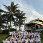 Lee Byung Hun (khoanh tròn) và dàn nghệ sĩ Hàn ở Việt Nam. Ảnh: Instagram/Lee Byung Hun