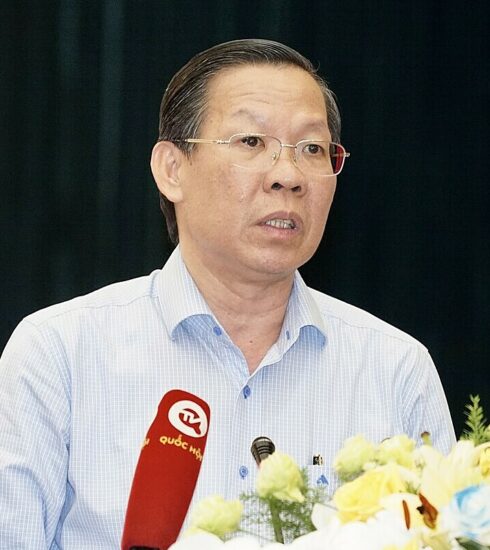 Chủ tịch UBND TP HCM Phan Văn Mãi chia sẻ tại hội nghị. Ảnh: SBV