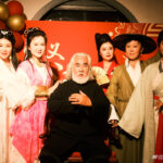 Đỗ Tinh Lâm (trang phục hồng), Trương Kỷ Trung và các khách mời. Ảnh: Sina