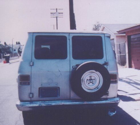 Phía sau chiếc xe tải bộ đôi sát thủ dùng để bắt cóc, tra tấn các nạn nhân. Ảnh: Murderpedia