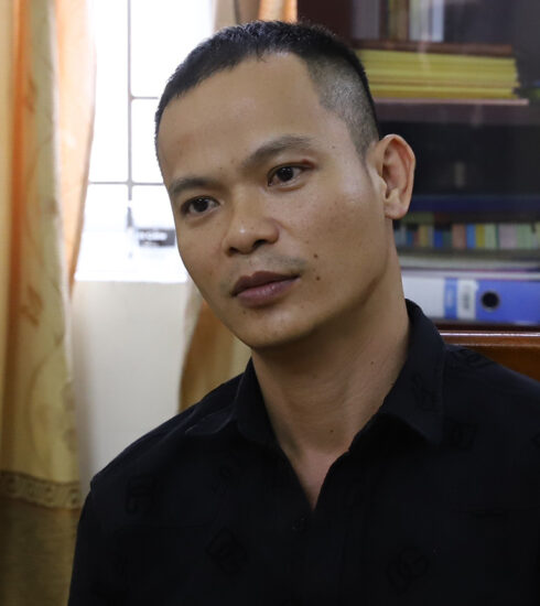 Nghi can Luân tại cơ quan điều tra. Ảnh: Công an cung cấp