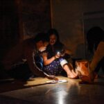 Người dân tới sớm lấy số từ sáng sớm để chờ nộp hồ sơ mua nhà ở xã hội, sáng 20/4. Ảnh:Việt An