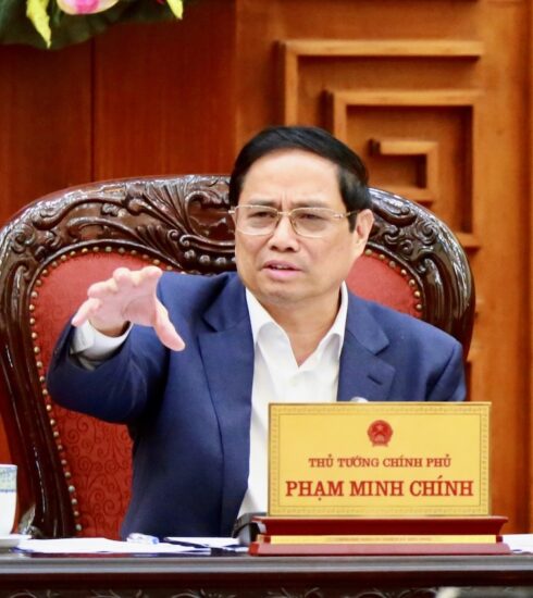 Thủ tướng Phạm Minh Chính chỉ đạo tại cuộc họp về cung ứng điện, chiều 19/5. Ảnh: VGP