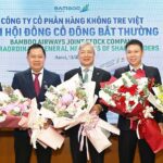 Ông Lê Thái Sâm (ngoài cùng bên phải) thời điểm ra mắt cùng HĐQT mới của Bamboo Airways tháng 8/2022. Ảnh: BAV