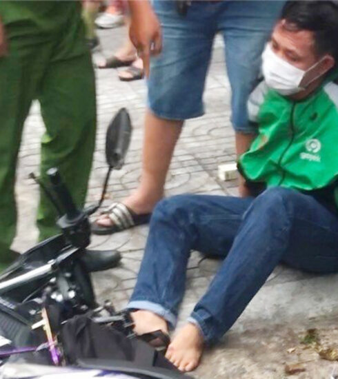 Vĩnh bị trung uý Duy cùng người dân bắt. Ảnh: Nhật Vy