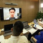 Tác giả Đinh Văn Trung thuyết trình online trước hội đồng giám khảo cuộc thi. Ảnh: NQ