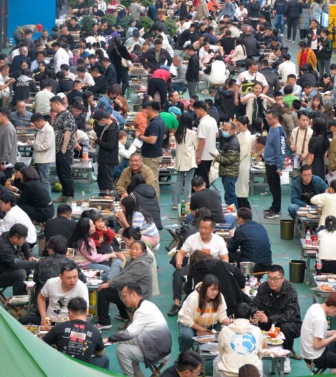 Các quầy hàng thịt nướng ở Sơn Đông (Trung Quốc). Ảnh: VCG