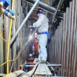 Công nhân sửa chữa bên trong tổ máy số 1, Nhiệt điện Nghi Sơn 1, tháng 6/2023. Ảnh: Nguyễn Hường