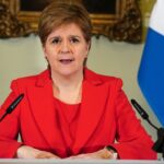 Bà Nicola Sturgeon phát biểu trong một cuộc họp báo ở Edinburgh, Scotland, hôm 15/2. Ảnh: AFP