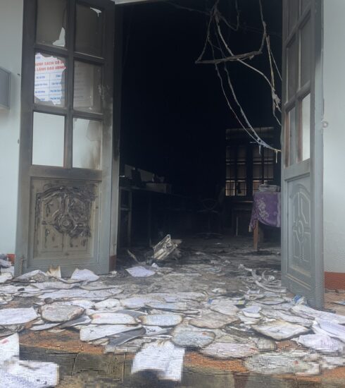 Hiện trường tại trụ sở UBND xã Ea Tiêu. Ảnh: Trần Hóa