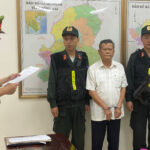 Ông Nghĩa nghe lệnh bắt tạm giam sáng nay. Ảnh: Thái Hà