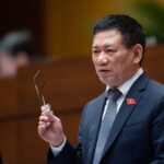 Bộ trưởng Tài chính Hồ Đức Phớc giải trình tại Quốc hội, chiều 1/6. Ảnh: Hoàng Phong