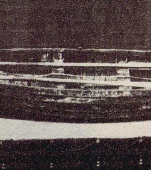 Ảnh chụp xuồng cứu sinh trưng bày tại Falmouth, Anh năm 1884. Ảnh: University of Chicago Press