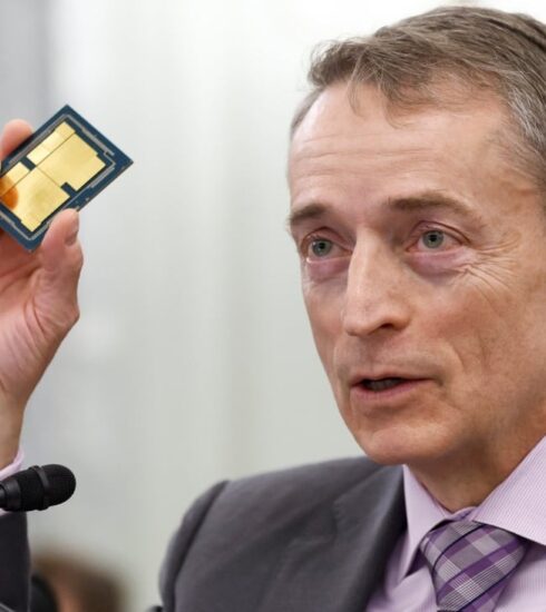 Pat Gelsinger trong một cuộc điều trần tại Thượng viện Mỹ tháng 3/2022. Ảnh: Bloomberg