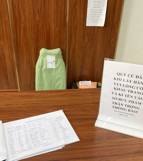 Khu vực để đồ ship ở chung cư The Kpark Văn Phú. Ảnh: Phạm Dự