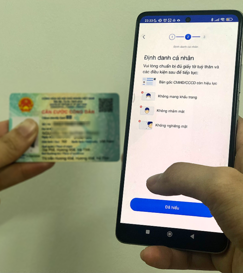 Mở tài khoản ngân hàng bằng phương thức định danh điện tử (eKYC). Ảnh: Quỳnh Trang