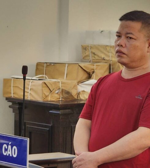 Mai Văn Khởi tại tòa. Ảnh: Nam An