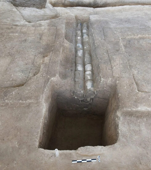 Đường ống dẫn tới rãnh thoát nước gần cổng phía nam của Pingliangtai. Ảnh: Yanpeng Cao