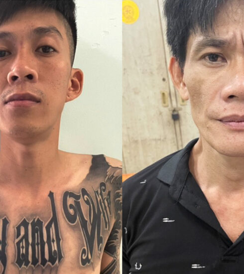 Hiển và Thanh tại cơ quan điều tra. Ảnh: Nhật Vy