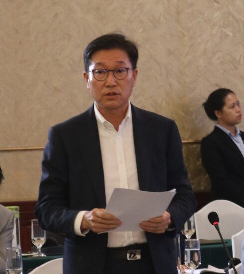Ông Youn Chel Woon trình bày tại hội nghị chiều 16/8. Ảnh: ITPC