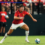 Maguire muốn ở lại Man Utd để tranh suất thi đấu thay vì gia nhập West Ham. Ảnh: Reuters