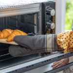 Lò nướng là thiết bị các bà nội trợ thích mua nhưng ít được sử dụng và tốn nhiều diện tích. Ảnh: Paper