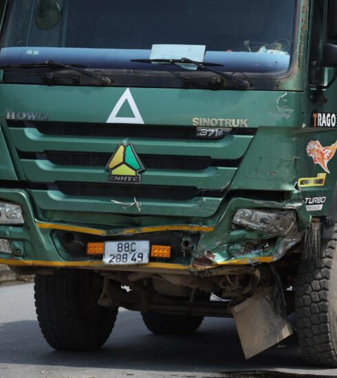 Xe ben gây tai nạn liên hoàn khiến 4 mẹ con tử vong. Ảnh: Phạm Chiểu