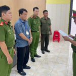 Đăng kiểm viên nhận hối lộ bị bắt