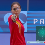 Trịnh Thu Vinh thi đấu ở chung kết nội dung 10m súng ngắn hơi nữ Olympic Paris 2024, chiều 28/7.