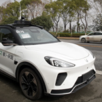 Dịch vụ robotaxi không người lái của Baidu Apollo Go trên đường ở Vũ Hán, tỉnh Hồ Bắc, Trung Quốc, tháng 2/2023. Ảnh: Josh Arslan/Reuters