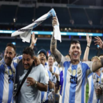 Tiền vệ Enzo Fernandez mừng sau khi Argentina thắng Colombia 1-0 ở chung kết Copa America 2024 trên sân Hard Rock, thành phố Miami Gardens, bang Florida, Mỹ tối 14/7/2024. Ảnh: Reuters