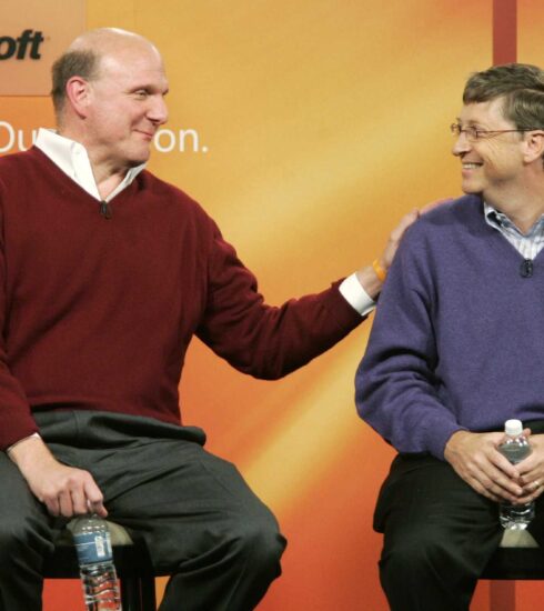 Steve Ballmer và Bill Gates tại một sự kiện năm 2006 tại Mỹ. Ảnh: AP