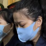 Bị cáo Nguyễn Thị Minh Phụng (phải) cùng đồng phạm. Ảnh: Hải Duyên