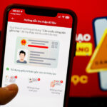 Hướng dẫn xác thực sinh trắc học trên một ứng dụng ngân hàng. Ảnh: Khương Nha