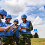 Lực lượng của Cục Gìn giữ hòa bình Việt Nam diễn tập cứu hộ. Ảnh: Giang Huy