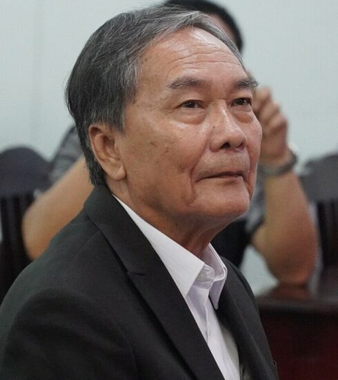 Ông Lâm Hồng Sơn tại buổi xin lỗi công khai ngày 28/5. Ảnh: Ngọc Tài