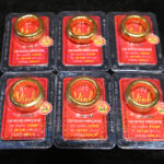 Giao dịch vàng nhẫn tại một hàng vàng trên đường Trần Nhân Tông, Hà Nội, đầu tháng 5/2024. Ảnh: Giang Huy