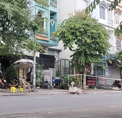 Cảnh sát phong toả hiện trường để điều tra. Ảnh: Trọng Nghĩa