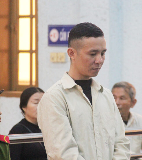 Tài xế Đinh Tiến Bình trong phiên tòa hôm nay. Ảnh: Trần Hóa