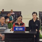 Gia đình Lê Thị My Chi tại tòa hôm nay. Ảnh: An Khang